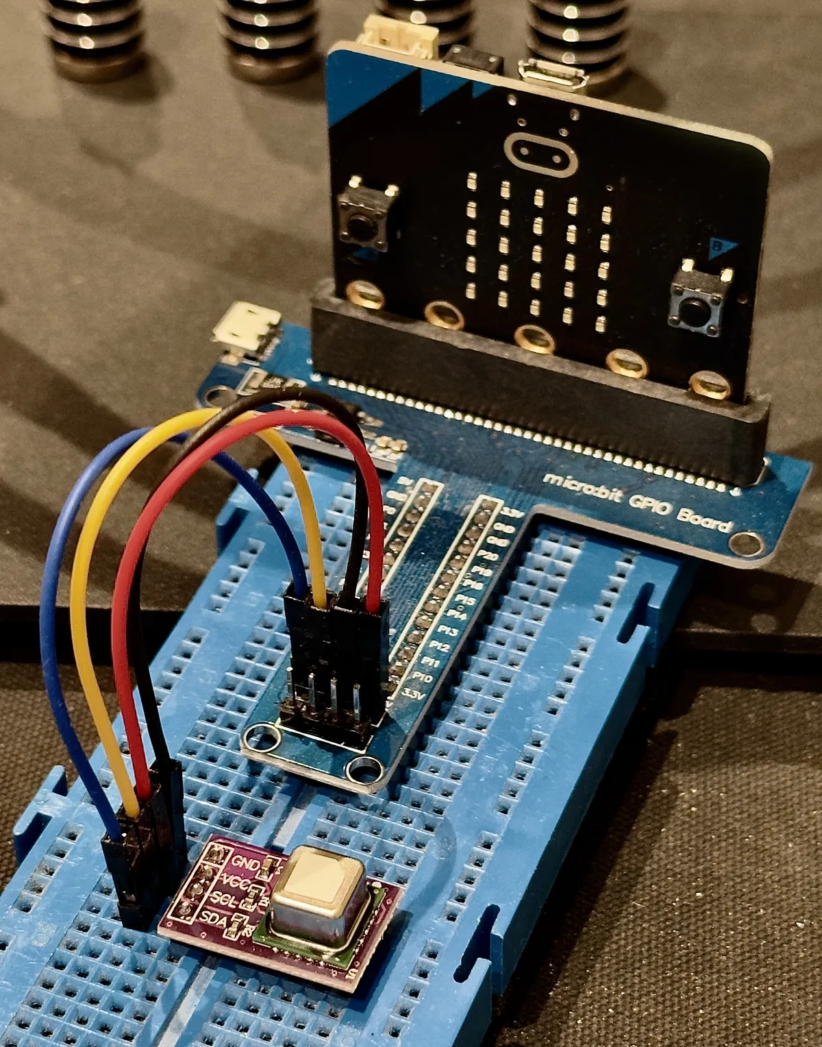 Micro:bit and Sensirion SCD40 on breadboard.